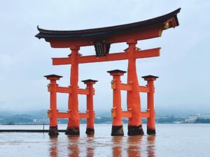 神秘の島「宮島」へ！厳島神社と表参道商店街グルメ巡り｜仙台⇒九州車旅！