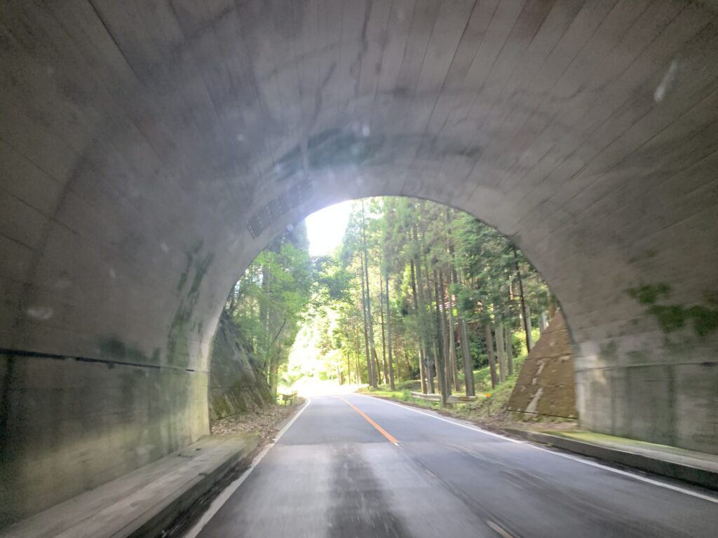 トンネル
