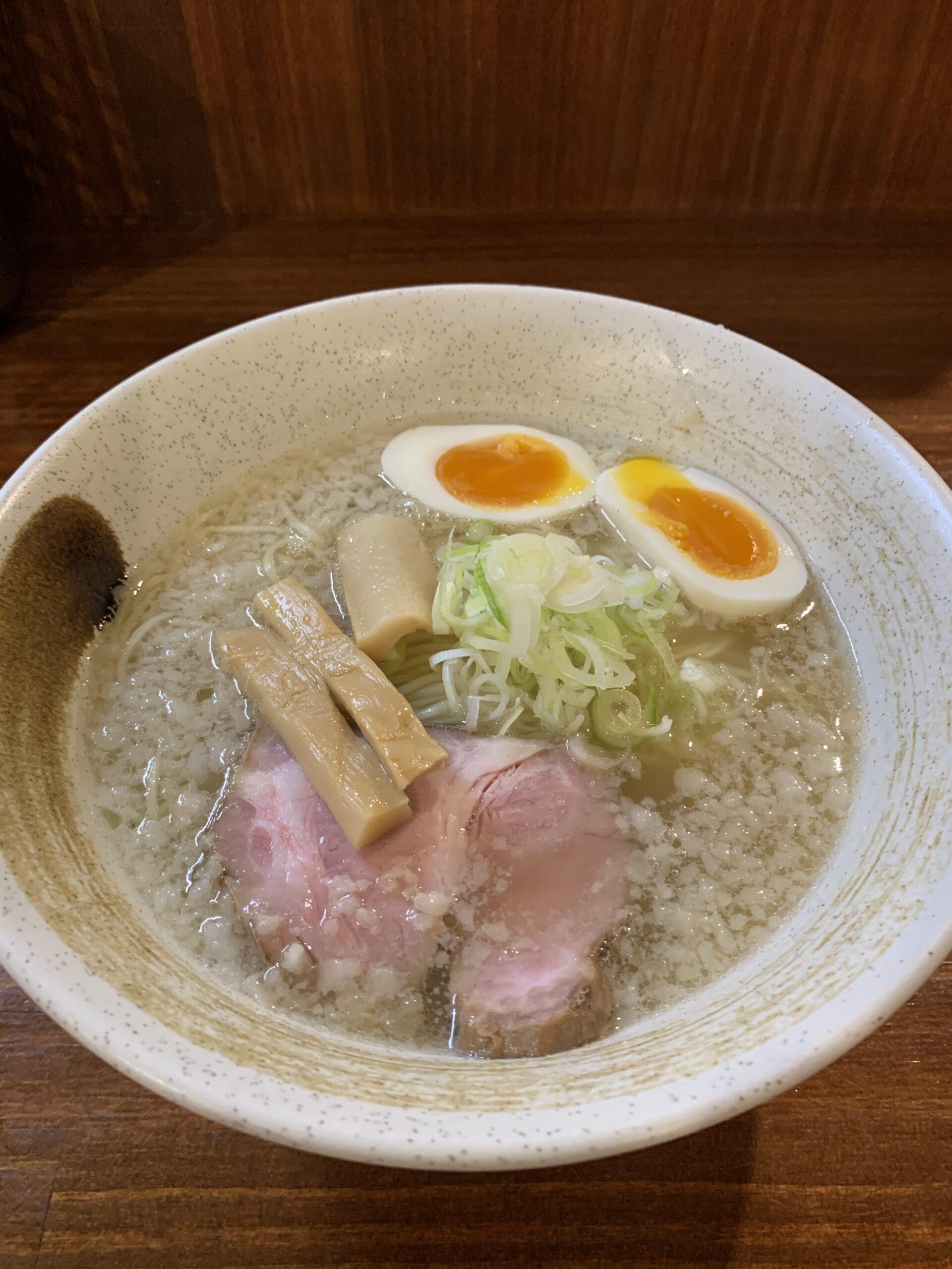 透明な旨味に驚く一杯。三条町『麺屋 真』で味わう“純粋とんこつ（塩）”