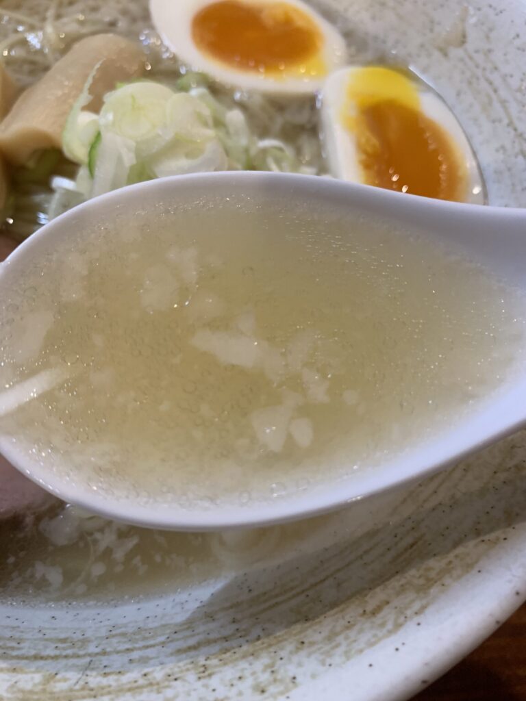 麺屋真 純粋とんこつ（塩） スープ