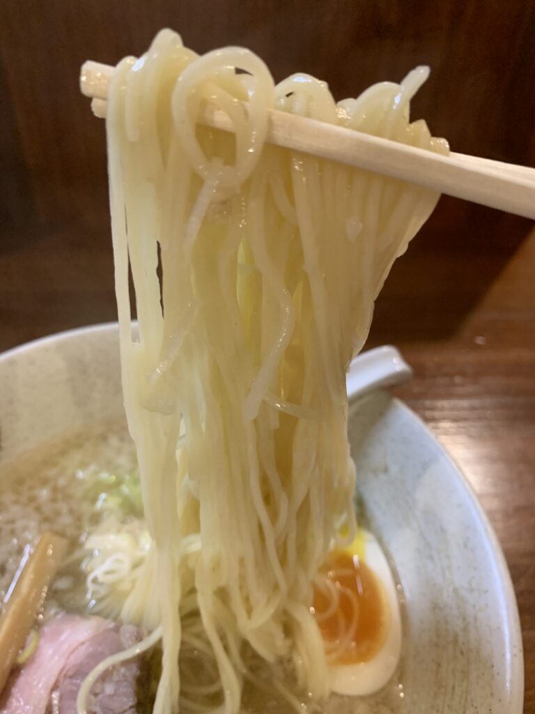 麺屋真 純粋とんこつ（塩） 麵リフト