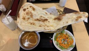 【仙台・錦ケ丘】ナンおかわりOKの本格カレーが味わえる「サモサ」でランチ...
