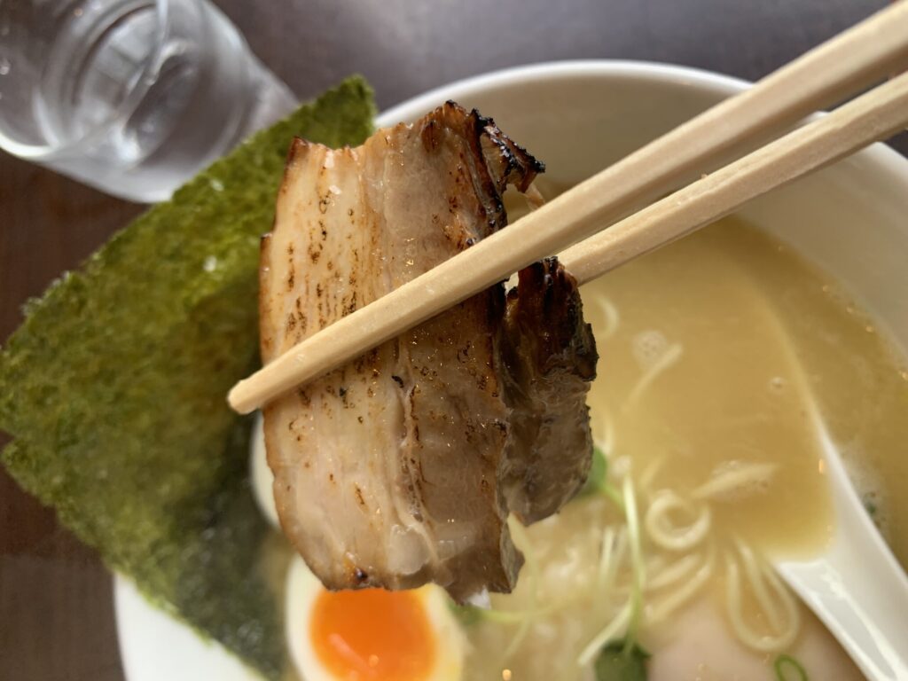 麵屋くまがい特製濃厚塩鶏そば豚チャーシュー