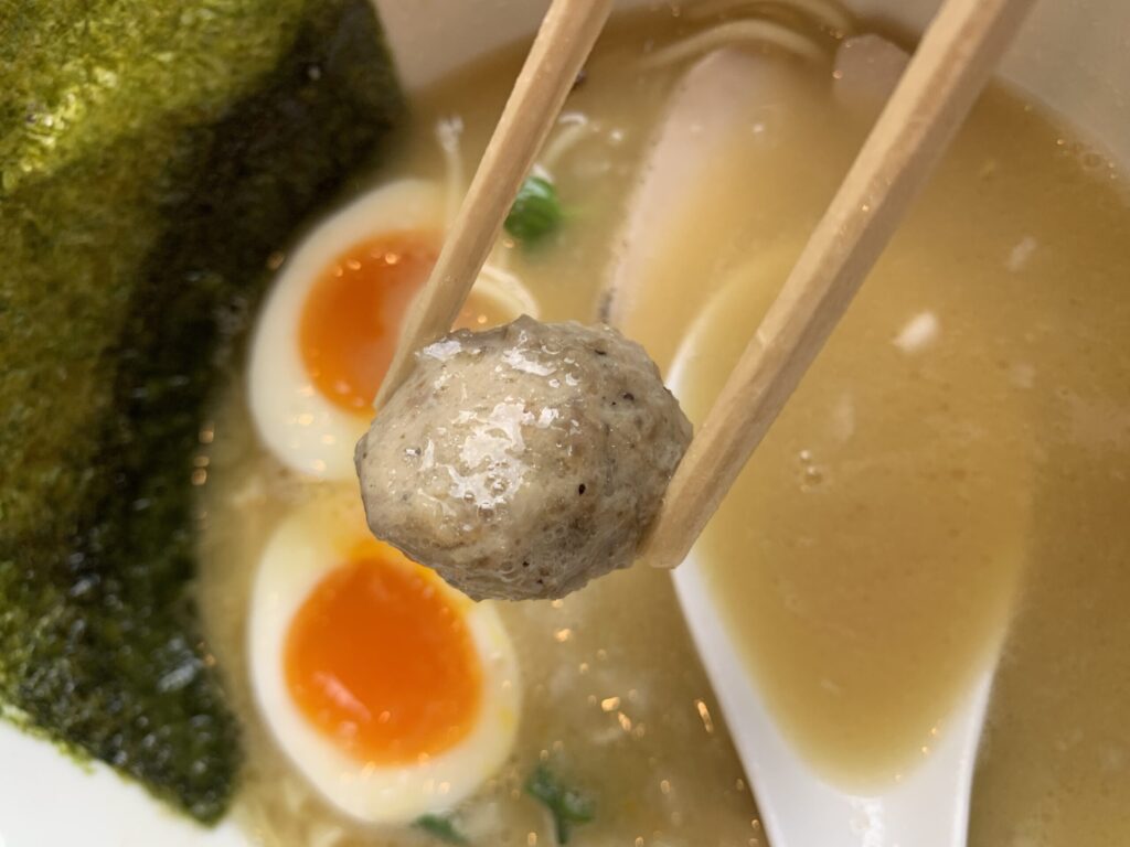 麵屋くまがい特製濃厚塩鶏そば軟骨入りつくね