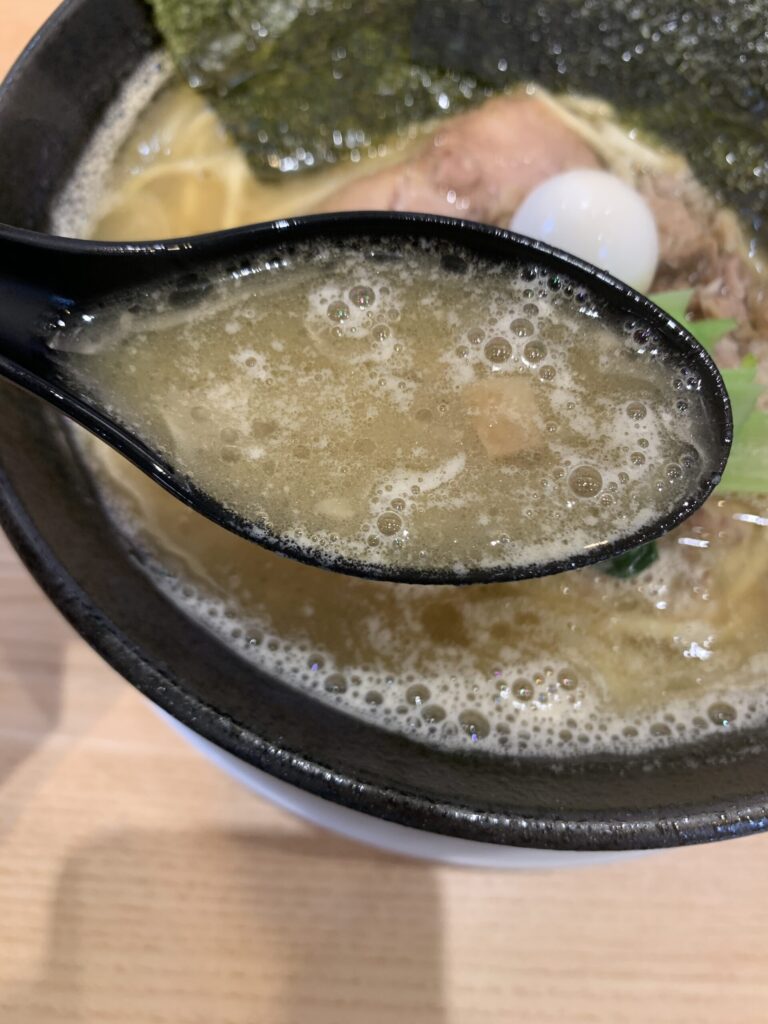 豚骨醬油ラーメン（IEKEI OSAKI）スープ
