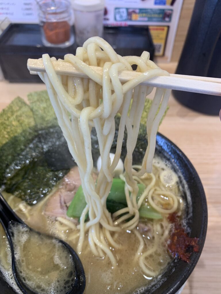豚骨醬油ラーメン（IEKEI OSAKI）麺