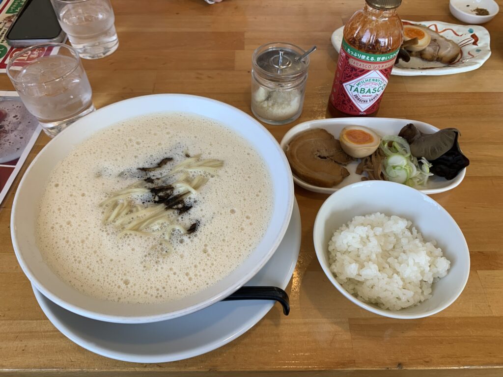 自家製麺仁濃厚泡中華そば黒
