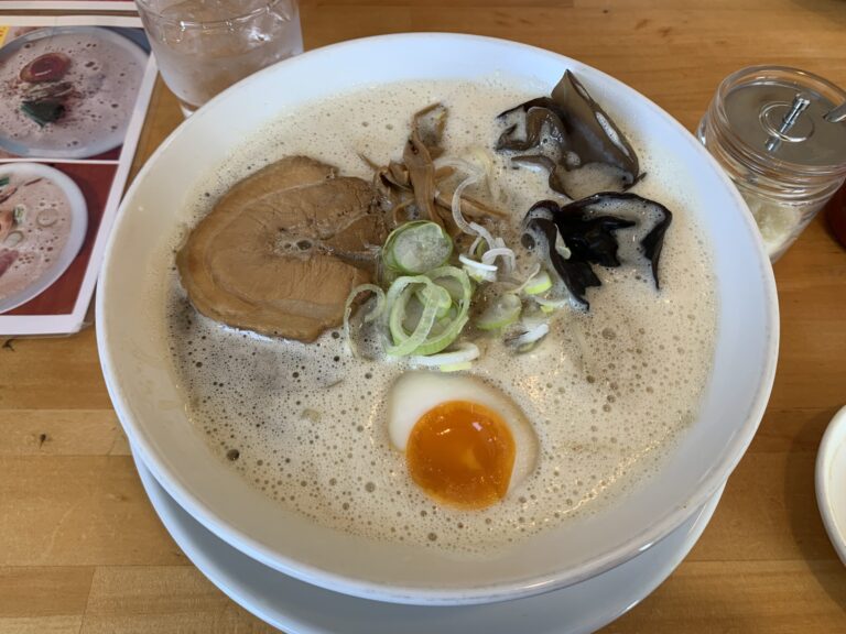 【大崎市・自家製麺 仁~JIN~】黒マー油が効いた濃厚泡中華そばを実食！