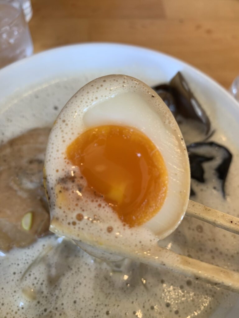 自家製麺仁濃厚泡中華そば黒味玉