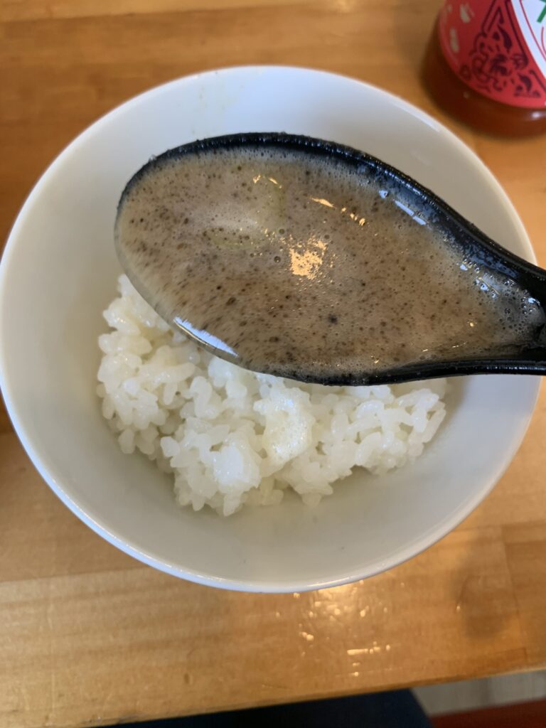 自家製麺仁濃厚泡中華そば黒スープ