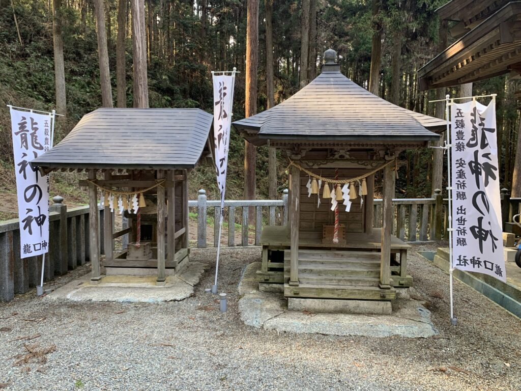 龍口神社 八雲神社、石神社