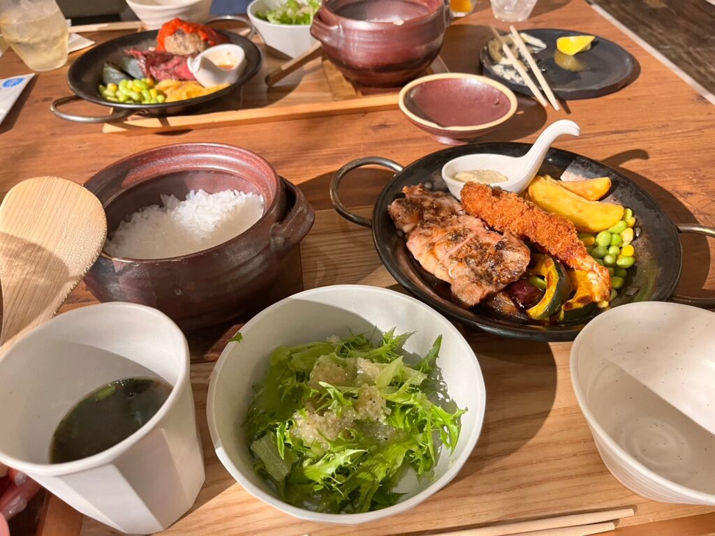 THE CHELSEA AVENUE THE NEUTRAL ディナーセットチキンステーキ&エビフライセット