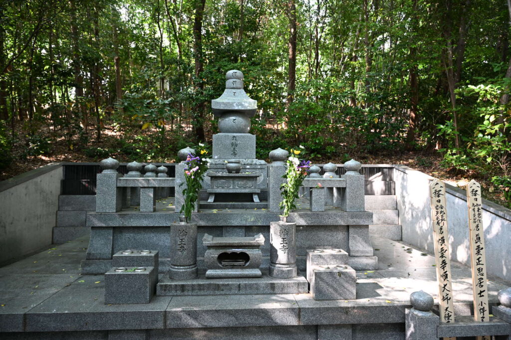 輪王寺永大供養塔