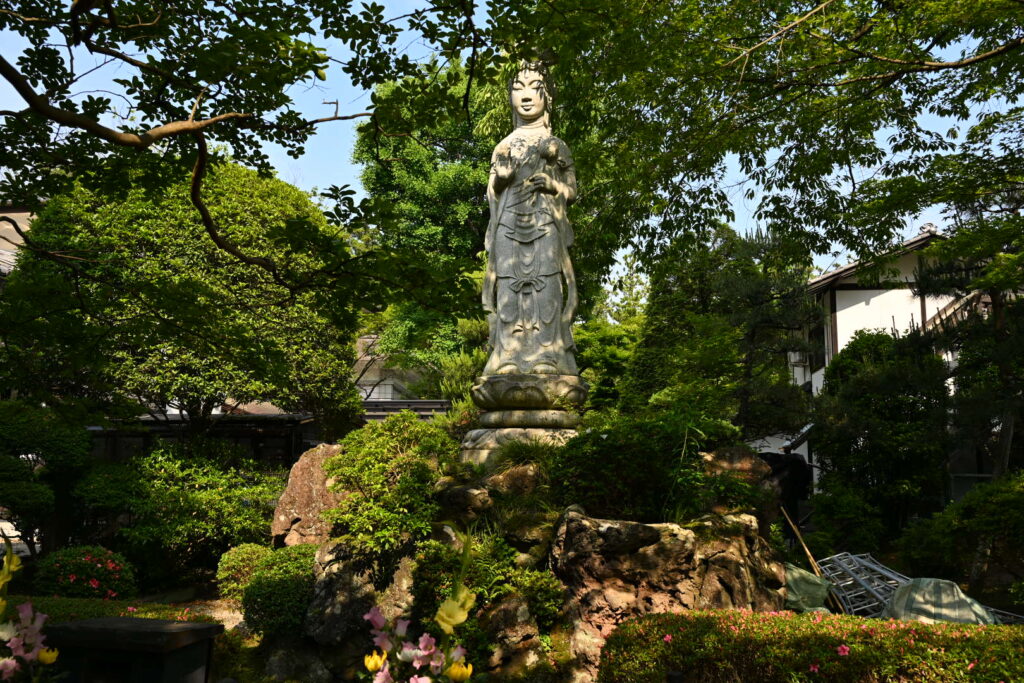 輪王寺平和観音立像