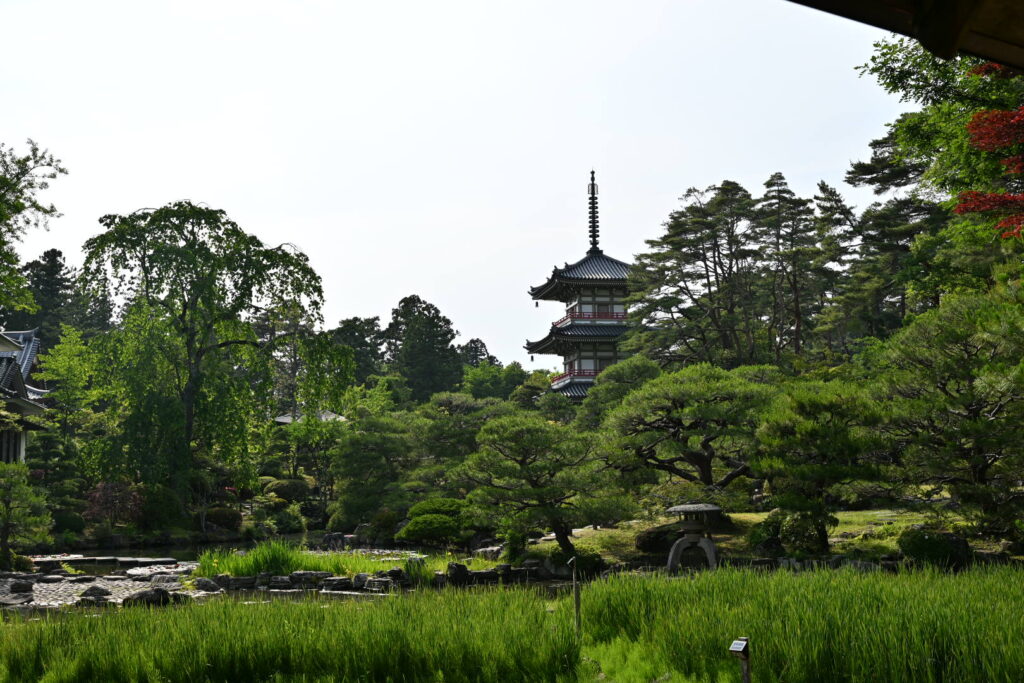 輪王寺庭園三重塔