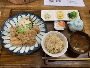 【テラス席あり】色麻町「Rice field」でボリューム満点のからあげ定食...