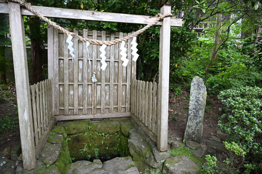 金蛇水神社 御霊地