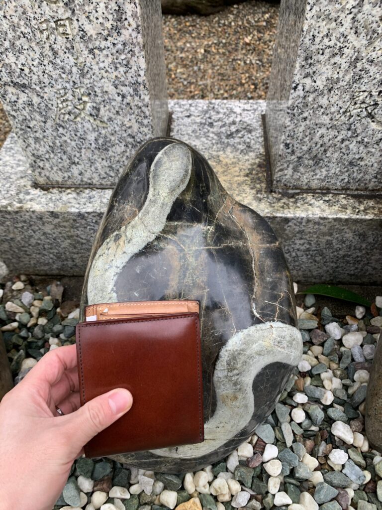 金蛇水神社 蛇紋石