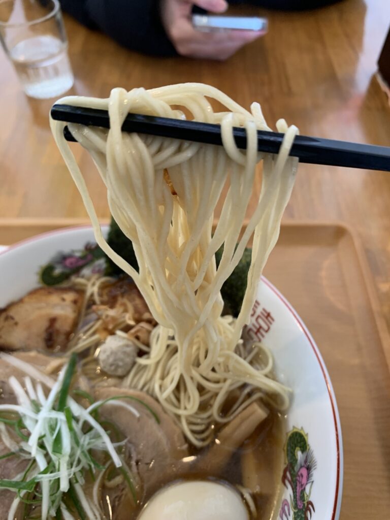 自家製麺風夏 特製鰹だし中華そば 麺リフト