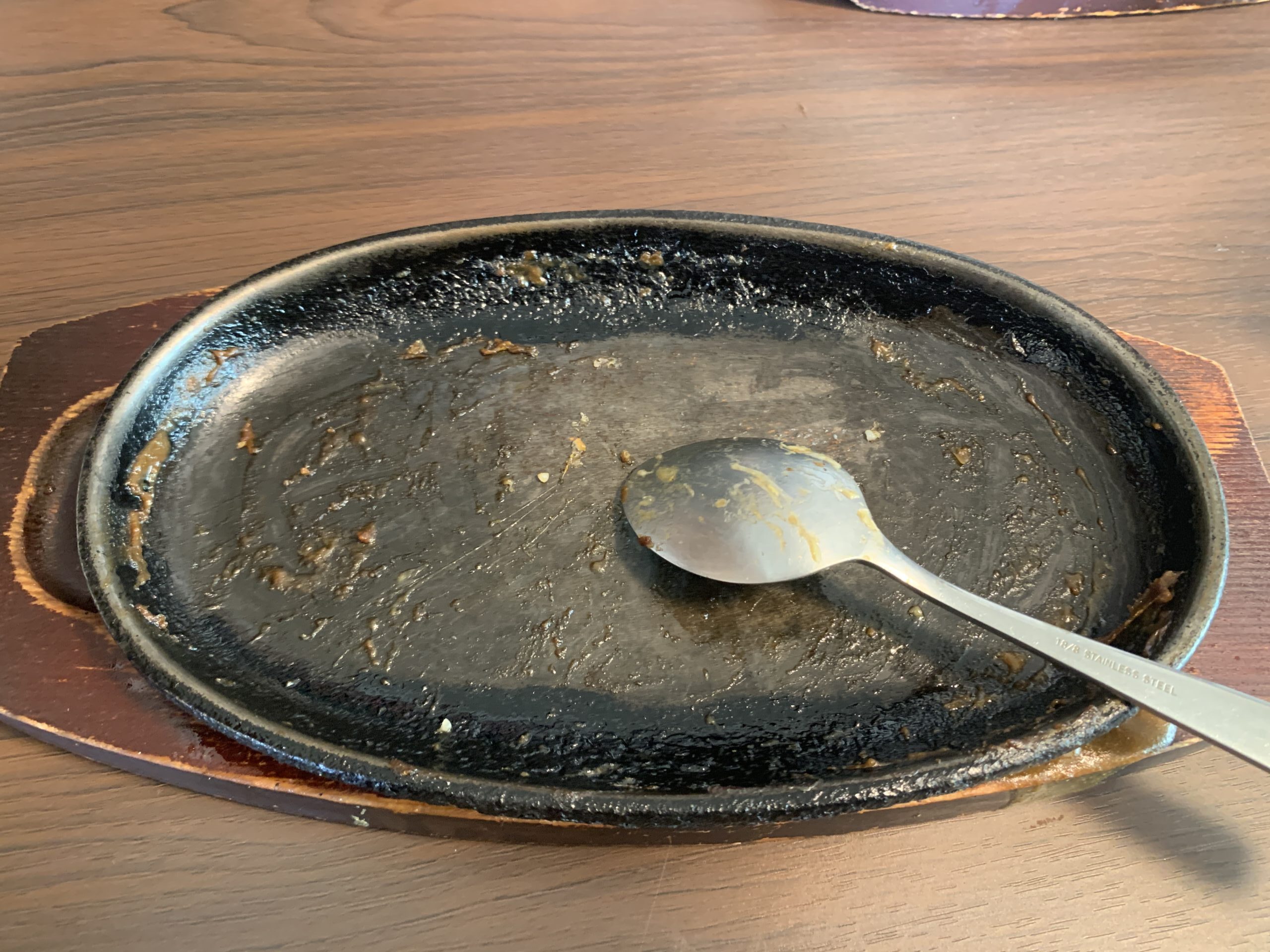 ハンバーグ&カレー専門店919 2色の焼きチーズちょいデカハンバーグカレー チーズ増し 完食の鉄皿