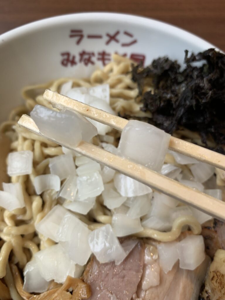 みなもと煮干油そば 玉ねぎ