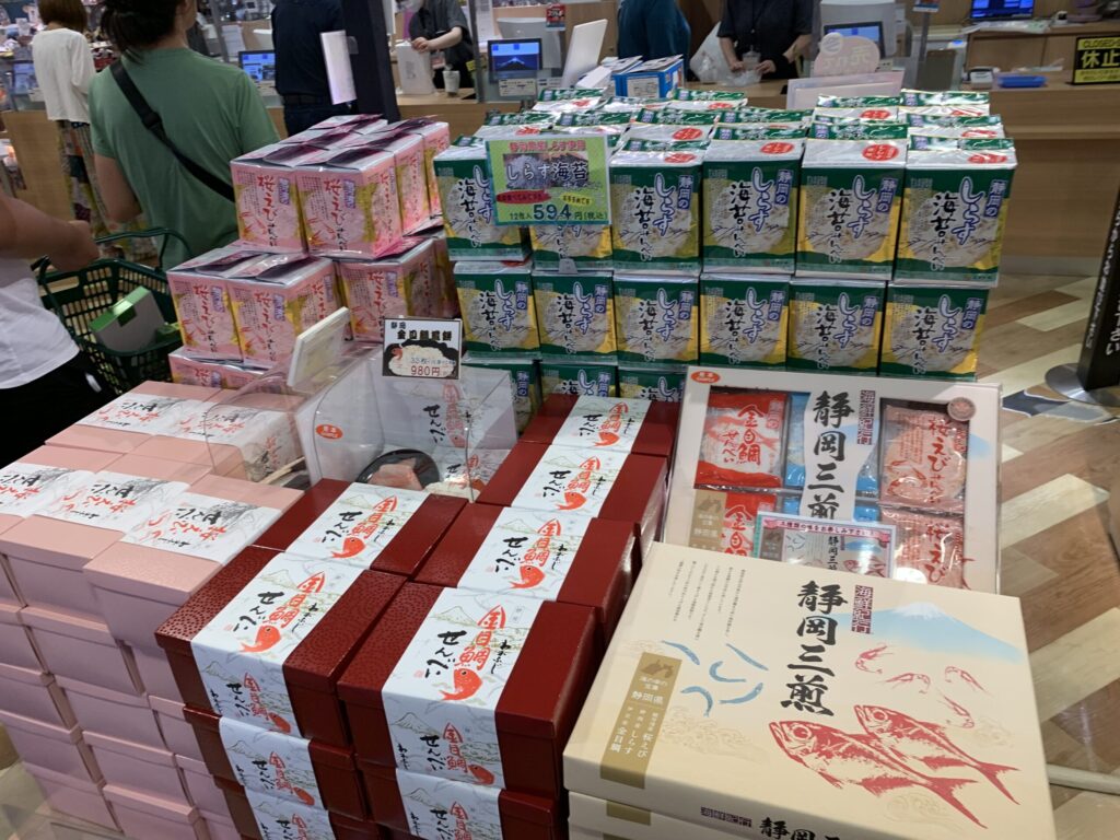 EXPASA足柄上り線 店内