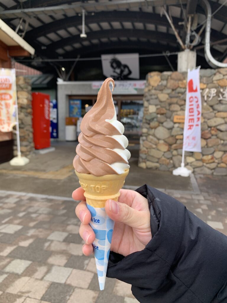 あ・ら・伊達な道の駅 ロイズ ソフトクリーム(ミックス)
