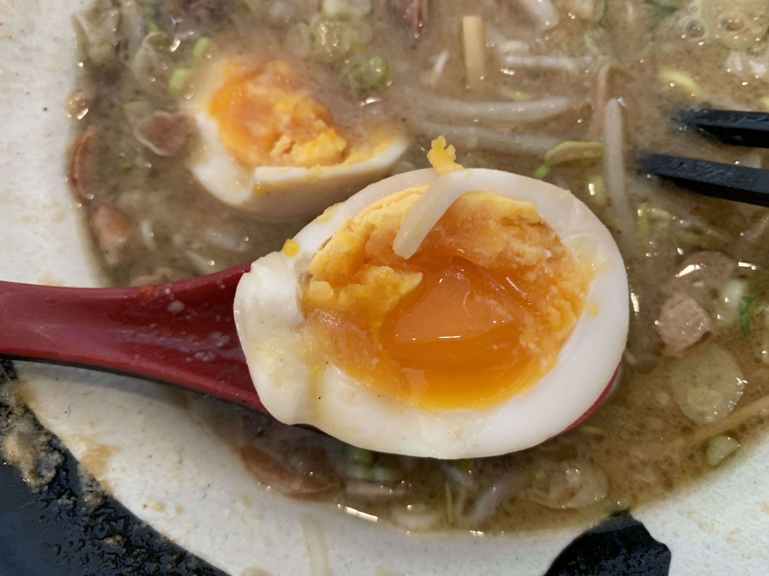 天国ノ濃厚トロ味噌黒味玉付拉麺 味玉